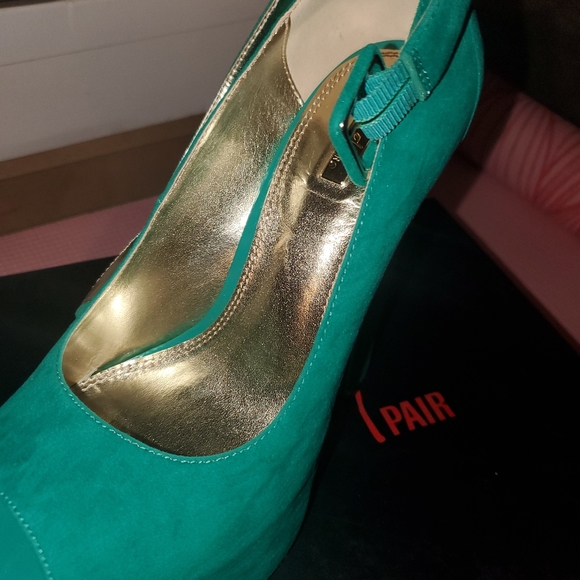 Heels - Picture 4 of 6